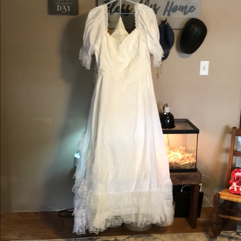 Women’s wedding dress. Size 20
